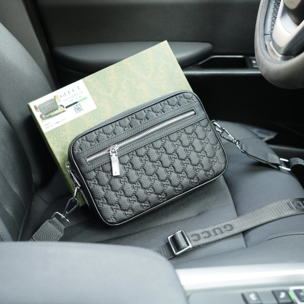 GG Emblem Small Leather Crossbody Bag Black 27Cm 850242 AAFOM 1053 Emblem Bag