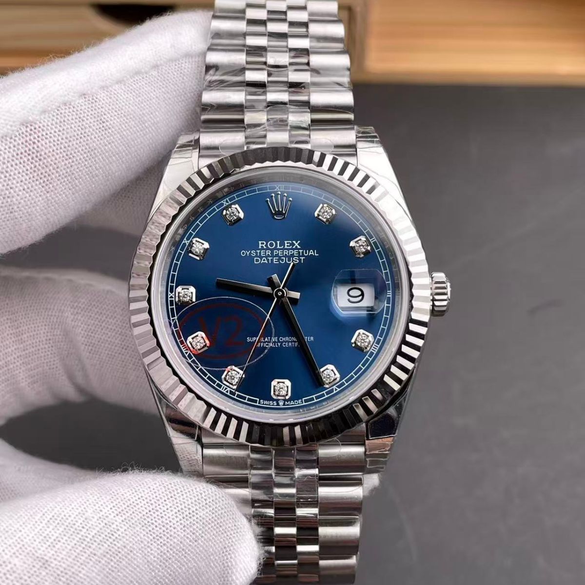 [Super Clone] Regency Classic Date 41 mm Timeless Fluted Bezel Bright blue set with diamonds Dial 126334 6118