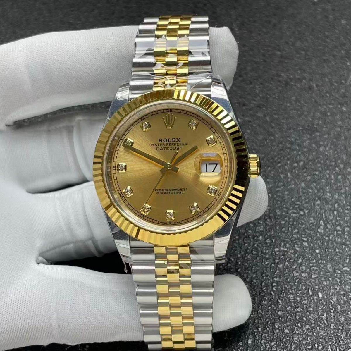 Regency Classic Date 41 mm Five-Link Fluted Bezel Champagne colour set with diamonds Dial 126333 7780