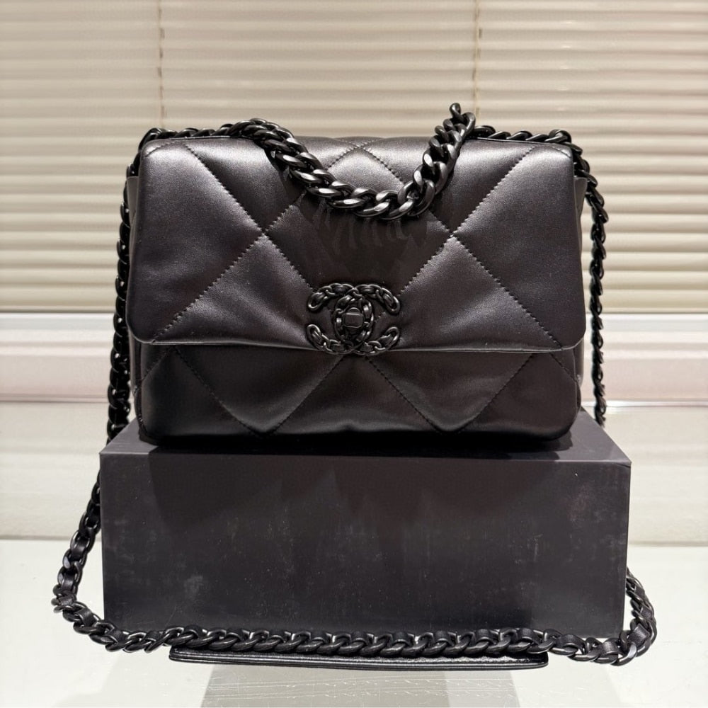 19 Medium Smooth Leather Flap Bag All Black 26cm 22 New Collection Bag Flap Bag