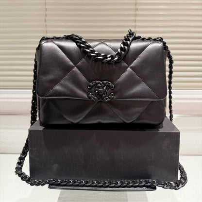 19 Medium Smooth Leather Flap Bag All Black 26cm 22 New Collection Bag Flap Bag