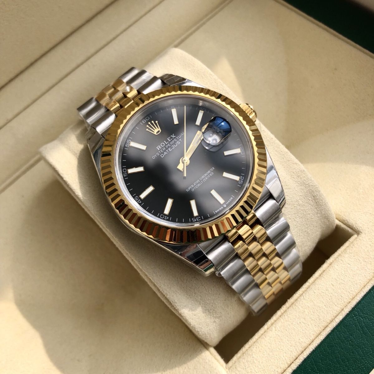 Regency Classic Date 41 mm Five-Link Fluted Bezel Bright black Dial 126333 4788