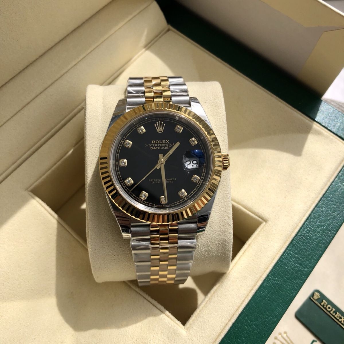 Regency Classic Date 41 mm Five-Link Fluted Bezel Bright black set with diamonds Dial 126333 2130