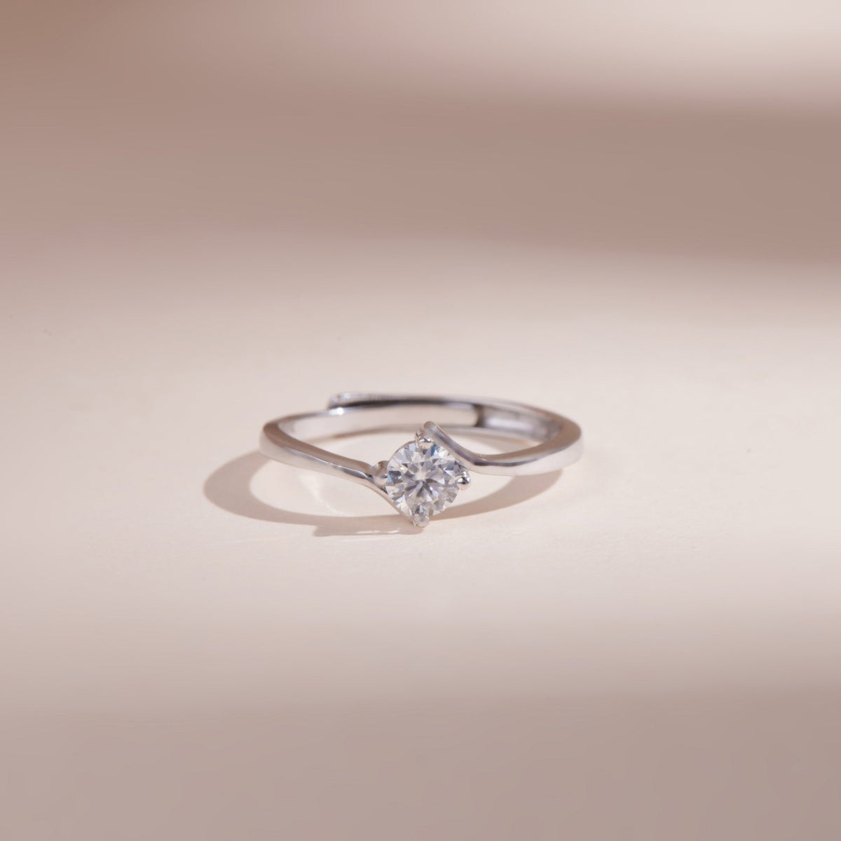 ELVORIA 4.5mm Moissanite Ring GRA ELVDA91 – Platinum Plated 925 Sterling Silver (Adjustable)