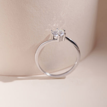 ELVORIA 5.5mm Moissanite Ring GRA ELVDA92 – Platinum Plated 925 Sterling Silver (Adjustable)