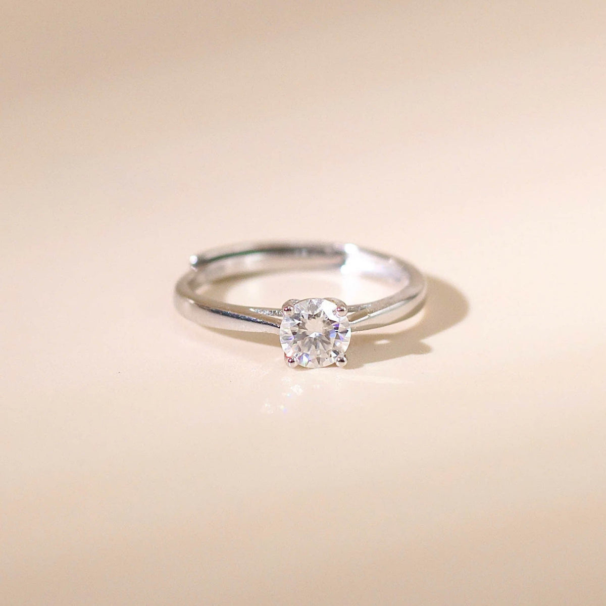 ELVORIA 5mm Moissanite Ring GRA ELVDA125 – Platinum Plated 925 Sterling Silver (Adjustable)