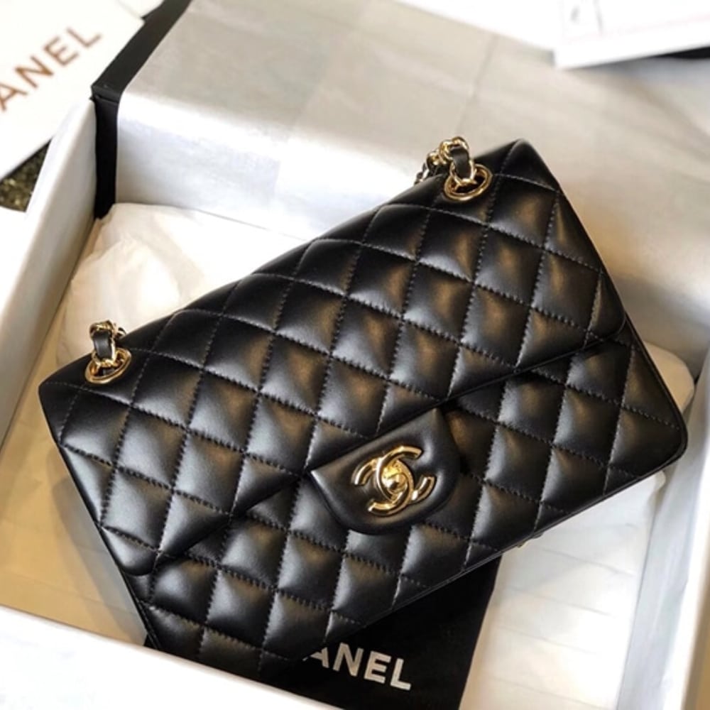 Classic 11.12 Medium Smooth Leather Flap Bag Black 25cm A01112 Y01295 94305 Classic Bag