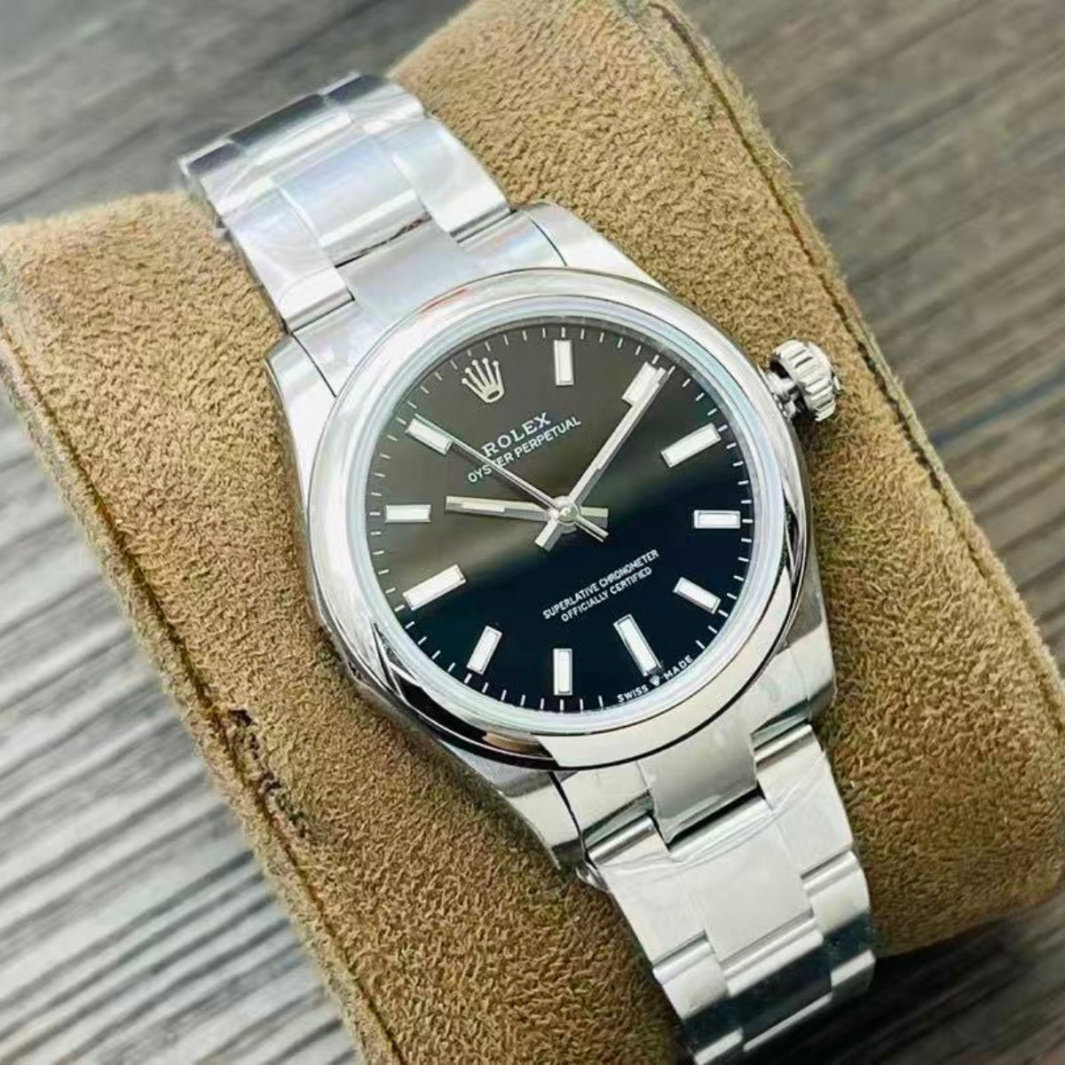 Regency Classic Date 36 mm Timeless Smooth Bezel Bright black Dial 126200 6735