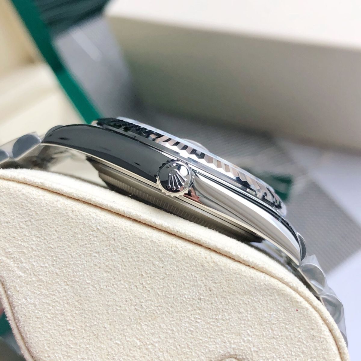 Regency Classic Date 41 mm Five-Link Fluted Bezel Slate Dial 126334 3304