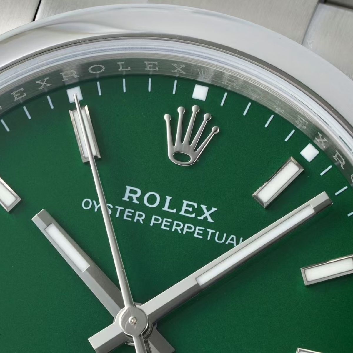 [Super Clone] Regency Timeless Perpetual 41 mm Timeless Trapeze Bezel Green Dial 134300 1775