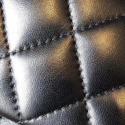 Classic 11.12 Medium Smooth Leather Flap Bag Black 25cm A01112 Y01295 94305 22 New Collection Bag Flap Bag