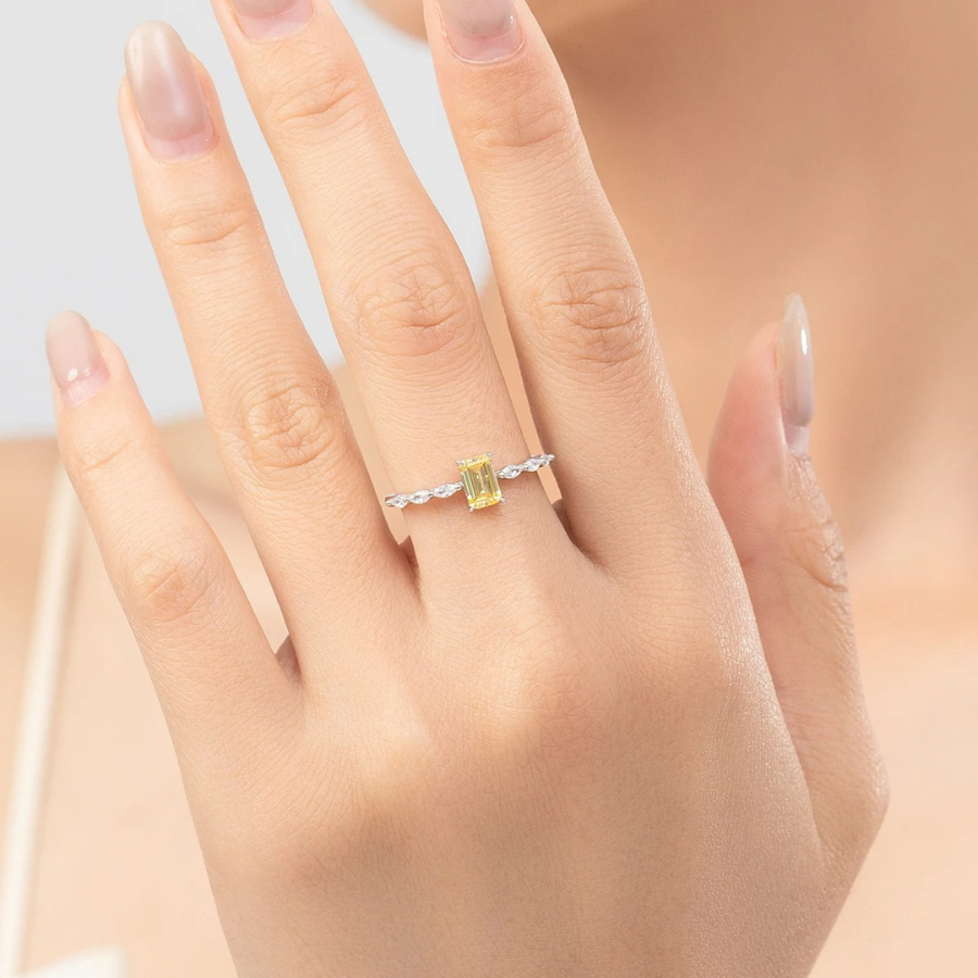 Elegant Emerald Cut Zirconia Ring – 925 Sterling Silver