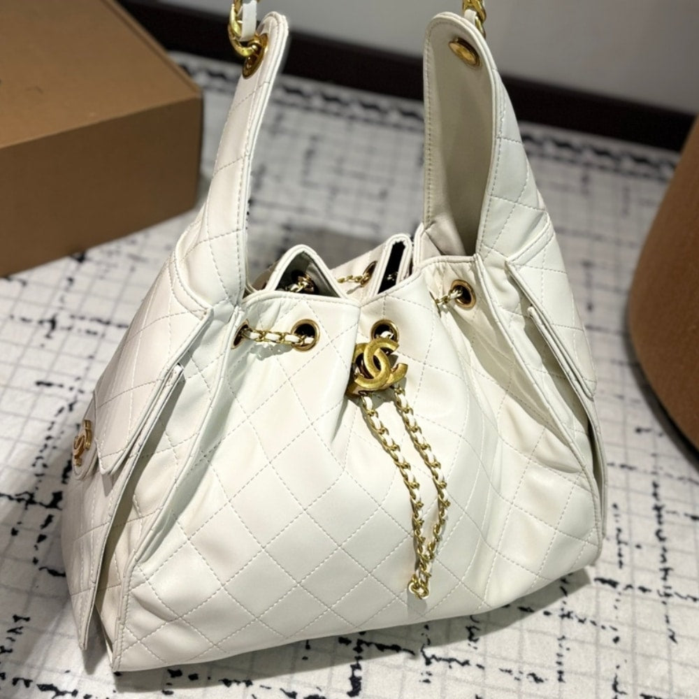 25 Medium Shiny Leather Handbags White 34cm AS5293 B20304 10601 25 New Collection Bag