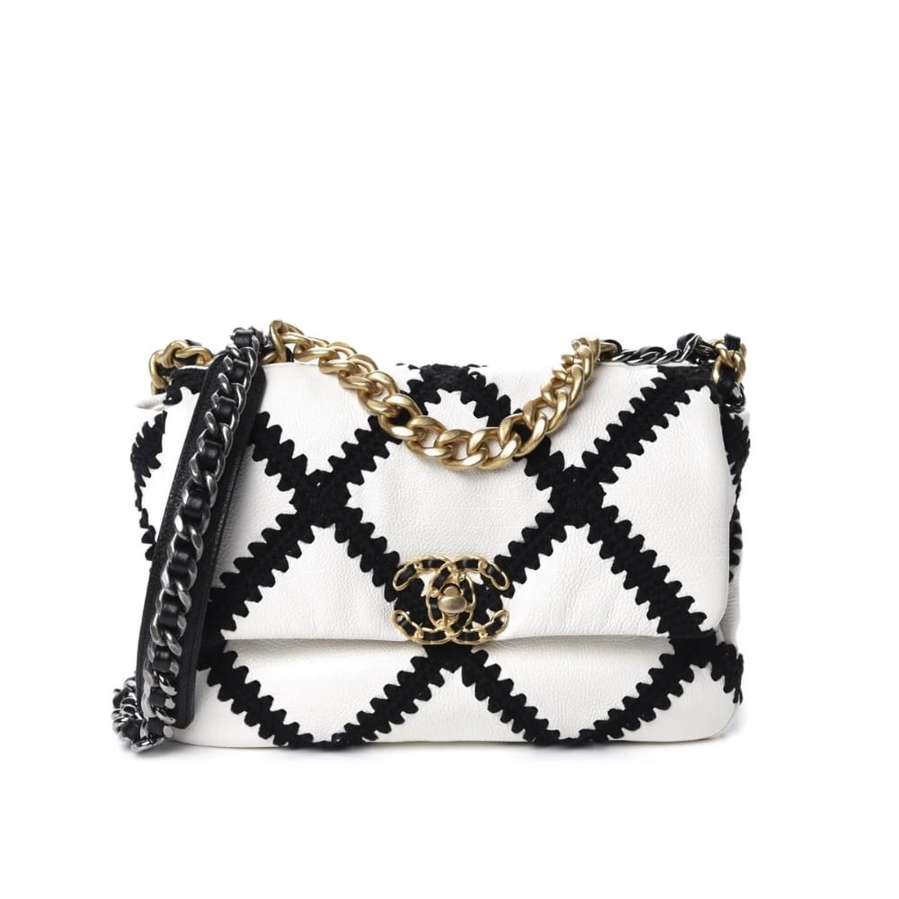 19 Medium Smooth Leather Flap Bag White Black 24cm AS1160 B04824 C0200 22 New Collection Bag Flap Bag