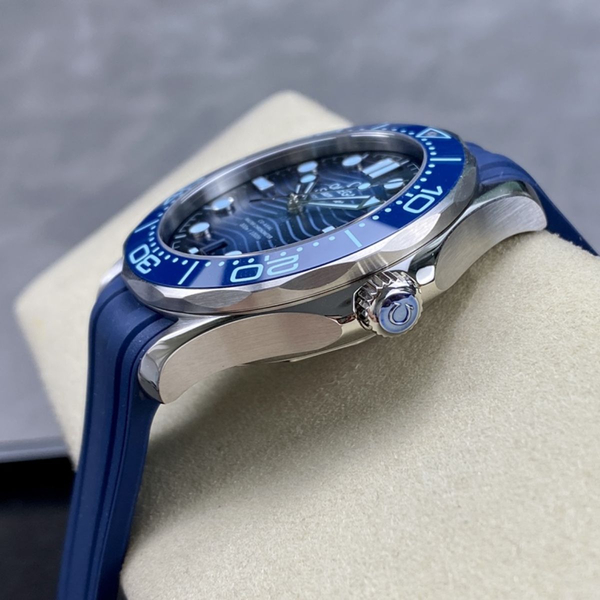 Celestial Seafarer Diver 300M 42mm Steel On Rubber Strap Blue Dial 4329