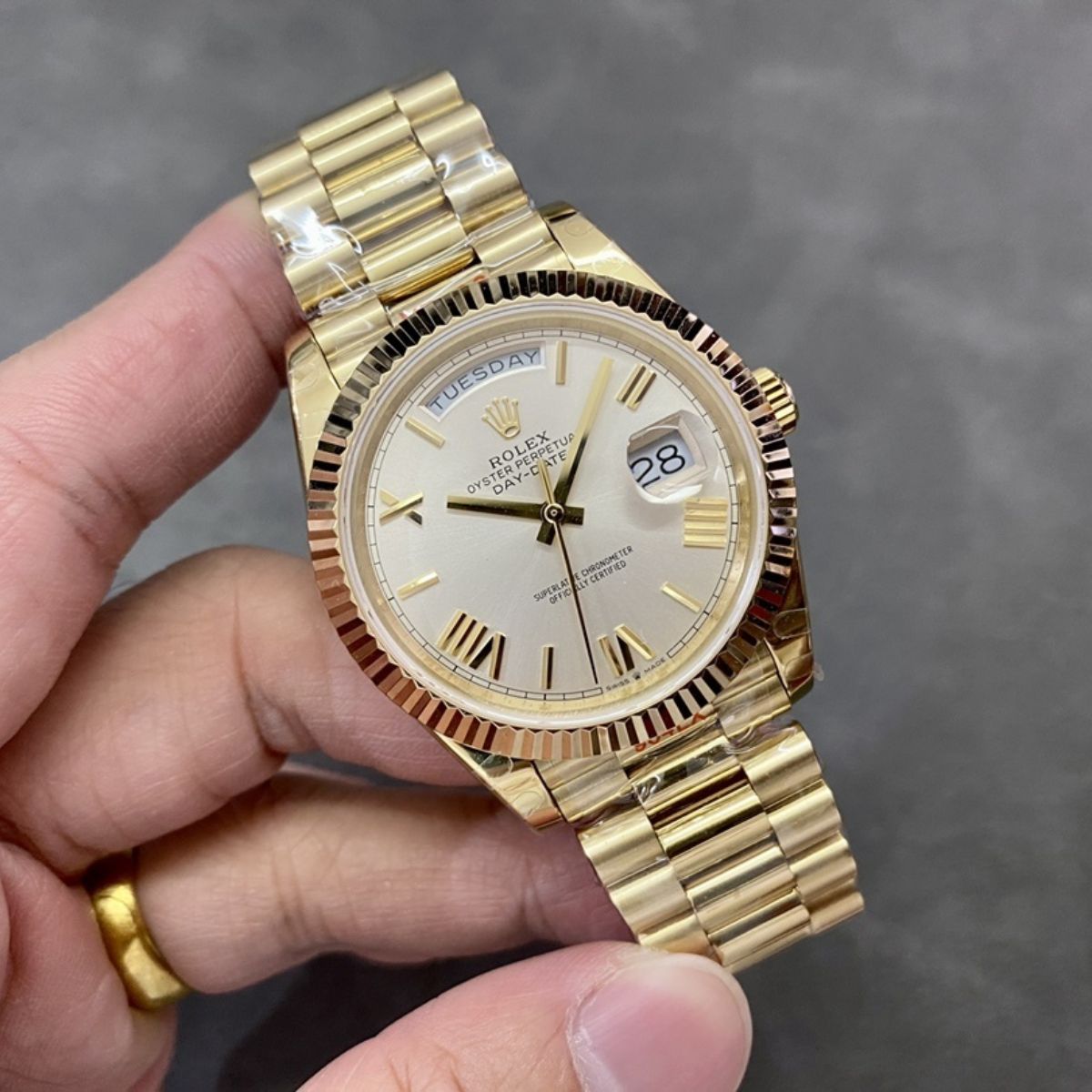 [Super Clone] Regency Weekday 40 mm Weekday Fluted Bezel White Dial 228236 8496