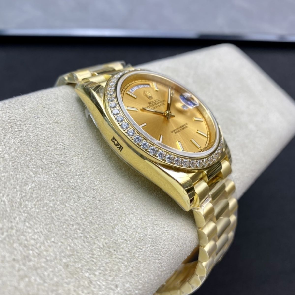 Regency Weekday 40 mm Weekday Brilliant diamond set Bezel Champagne colour Dial 228348RBR 8306