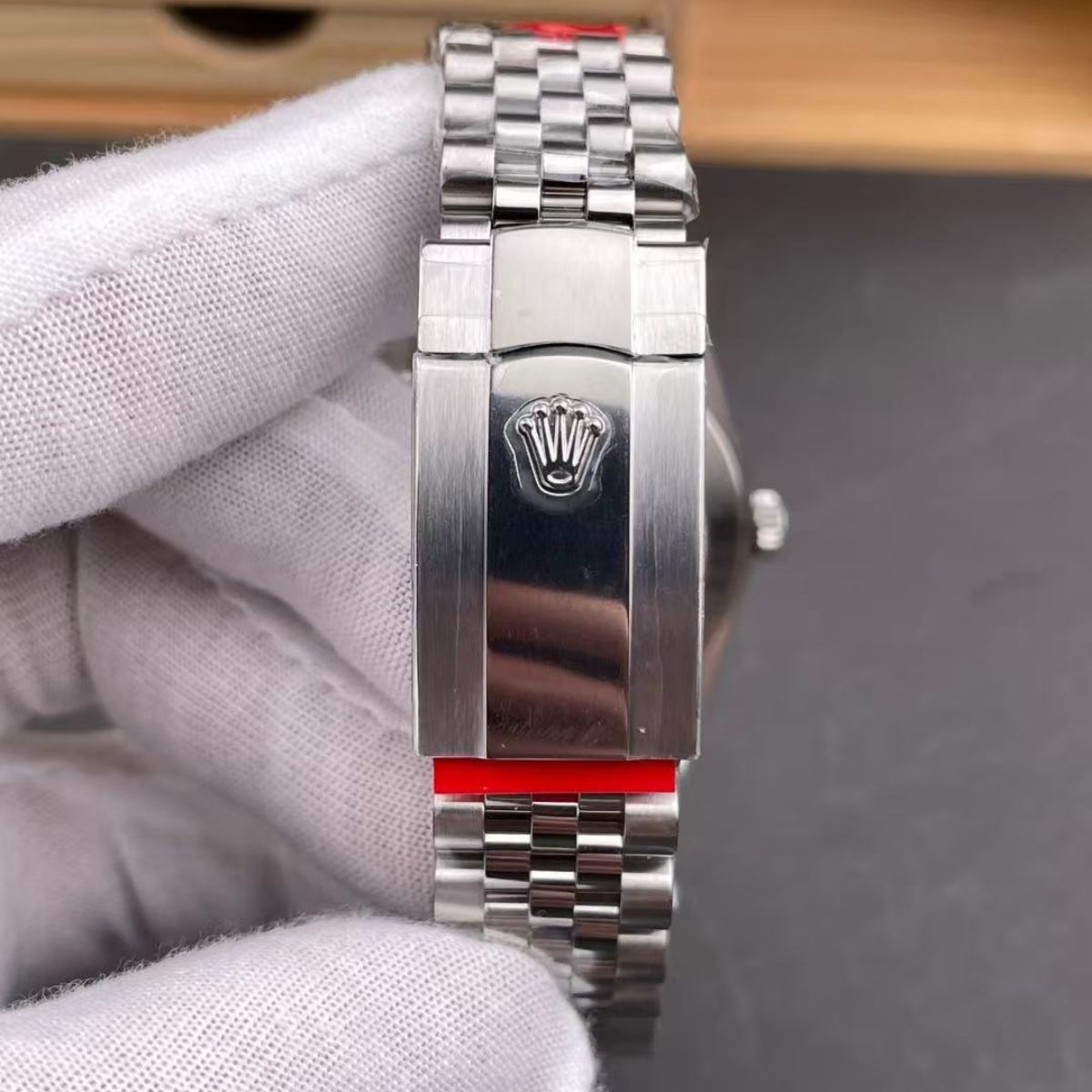 [Super Clone] Regency Classic Date 41 mm Timeless Fluted Bezel Bright blue set with diamonds Dial 126334 6118