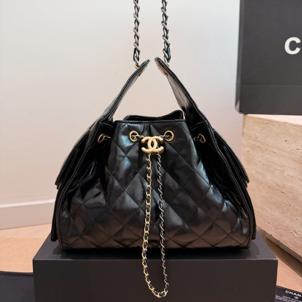 25 Small Shiny Leather Handbag Black 25cm 25 New Collection Bag