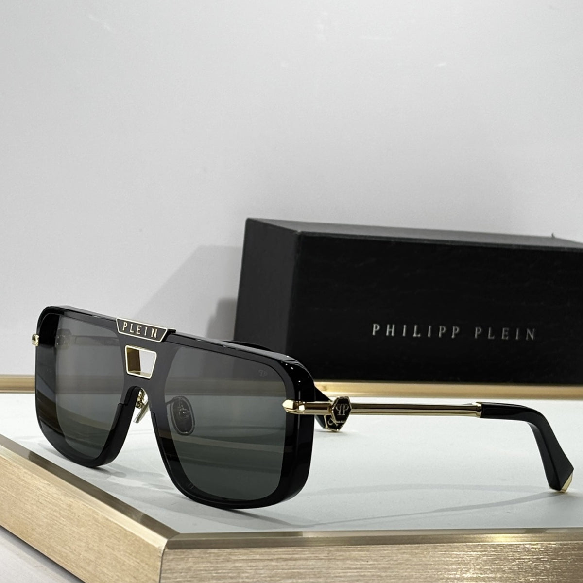 2026 High-End leisure travel versatile sunglasses19016