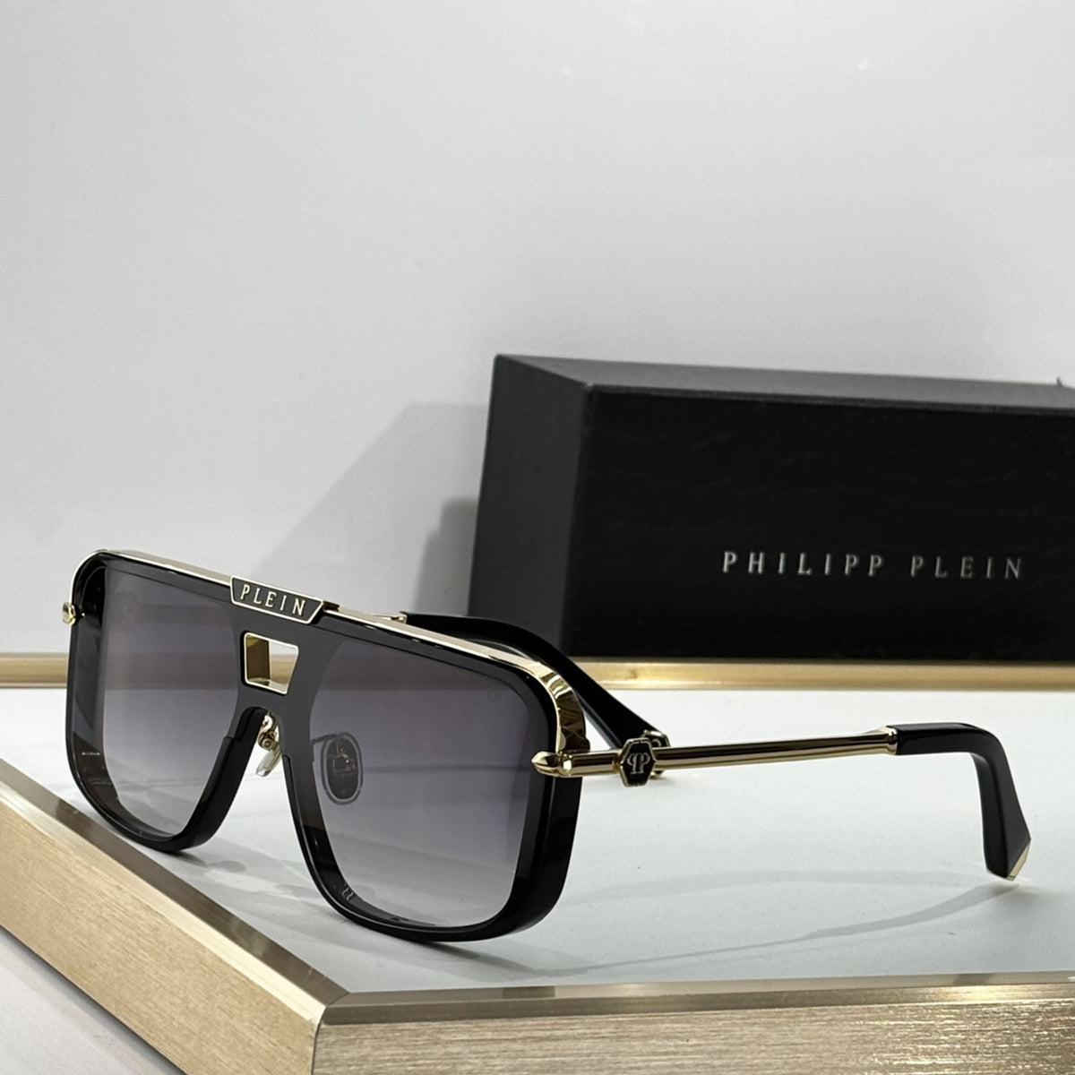 2026 High-End leisure travel versatile sunglasses19016