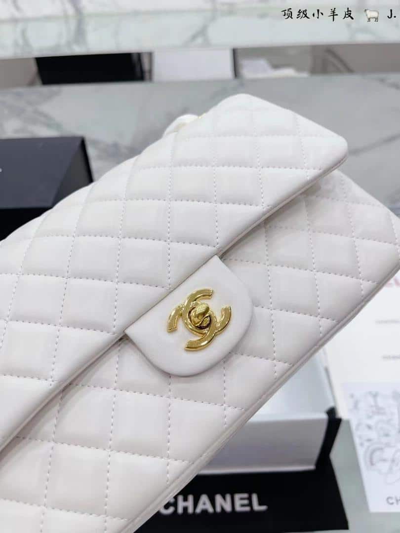 Classic Medium Smooth Leather Flap Bag White 25cm Classic Bag