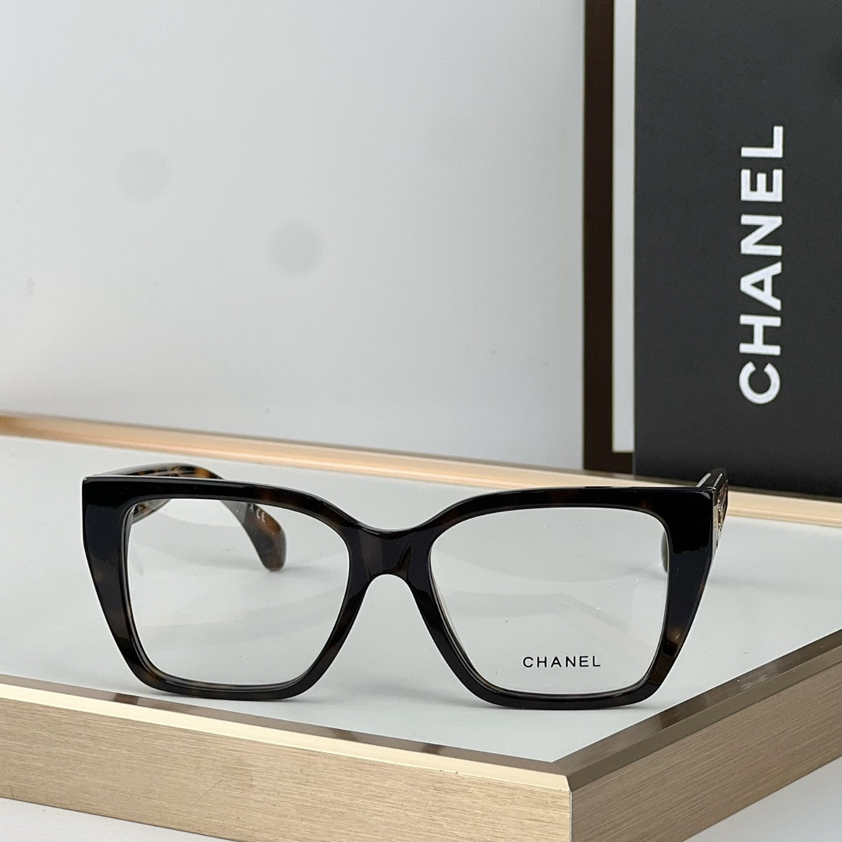 2026 High-End leisure travel versatile sunglasses19072