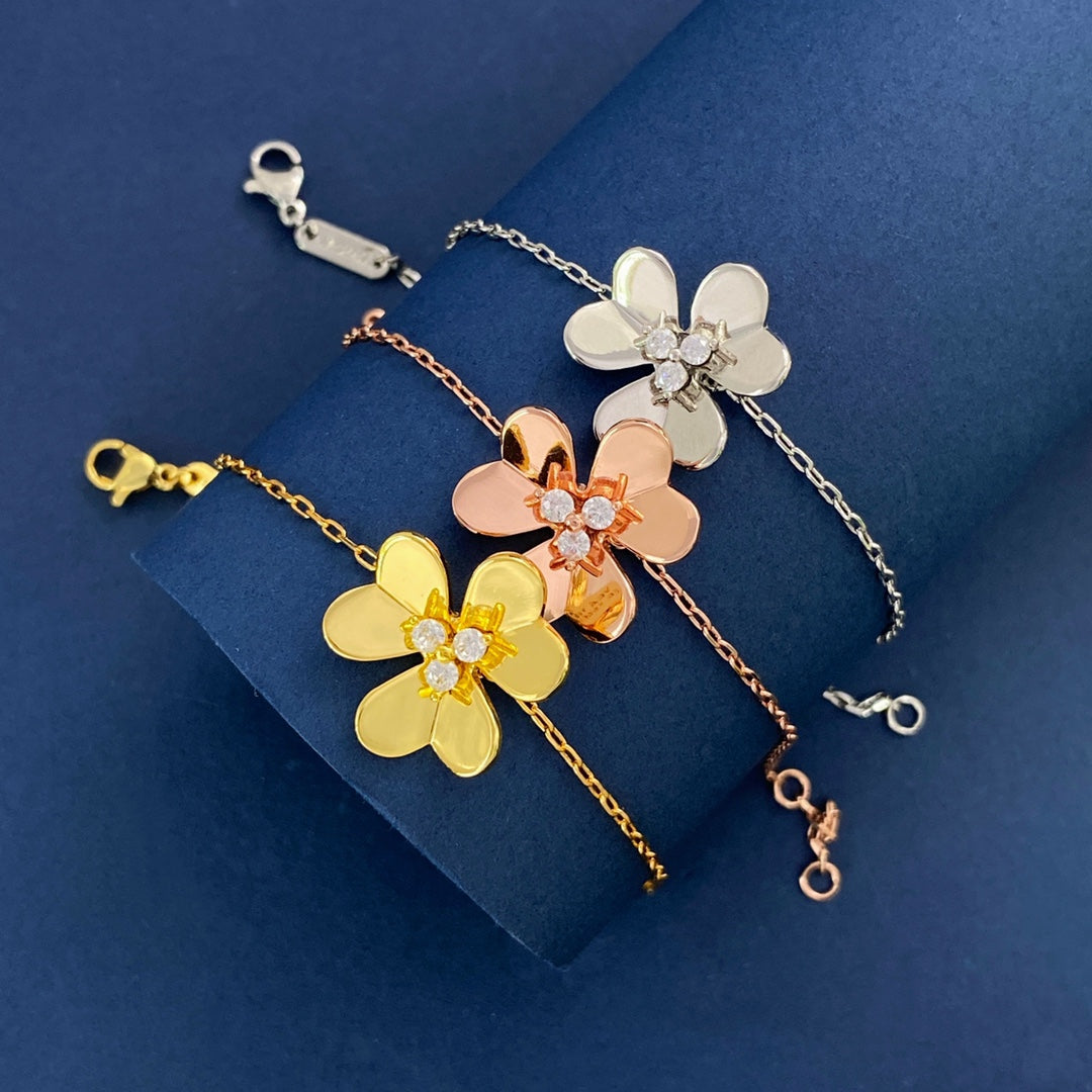 18K Celestial Frivole Medium Clover Bracelet